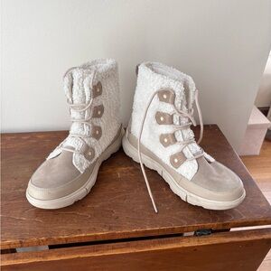 Sorel Women's Cream and Tan Winter Boots